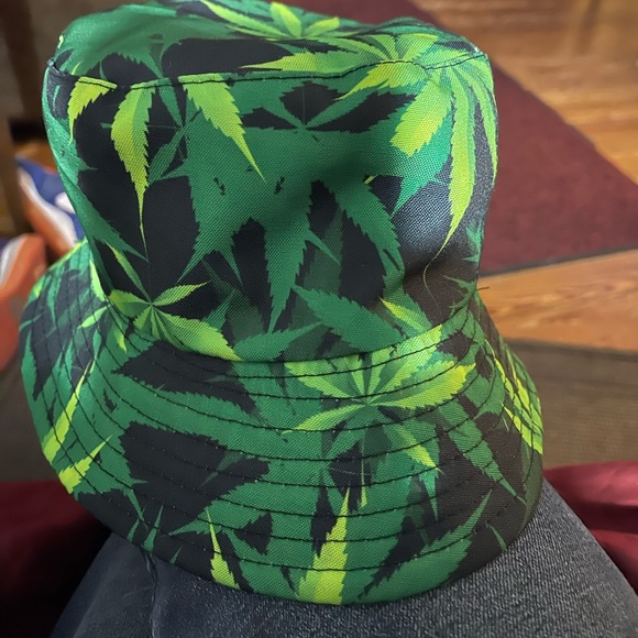 Reversible Cannabis Leaf Bucket Hat. - Picture 2 of 4